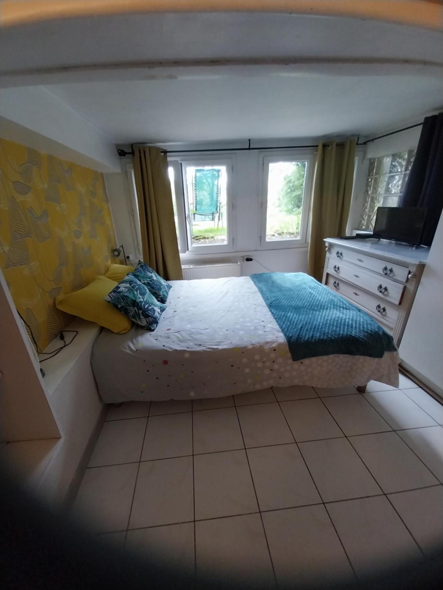 Les Seringats Poissy Exterior photo